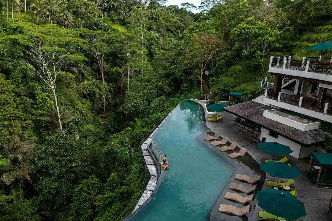 Baas Terrace and Wine Locked Lounge at Metland Venya Ubud in Ubud