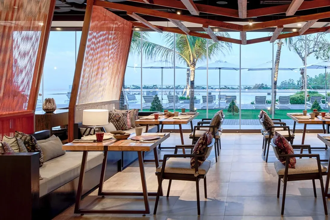 Double Ikat Restaurant at Renaissance Bali Uluwatu Resort & Spa in Uluwatu / Bukit