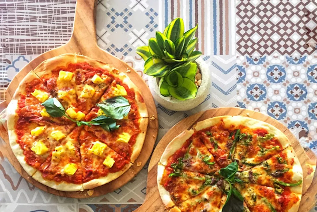 Jen Deli Restaurant and La Fortuna Bar at Sense Canggu Beach Hotel in Canggu