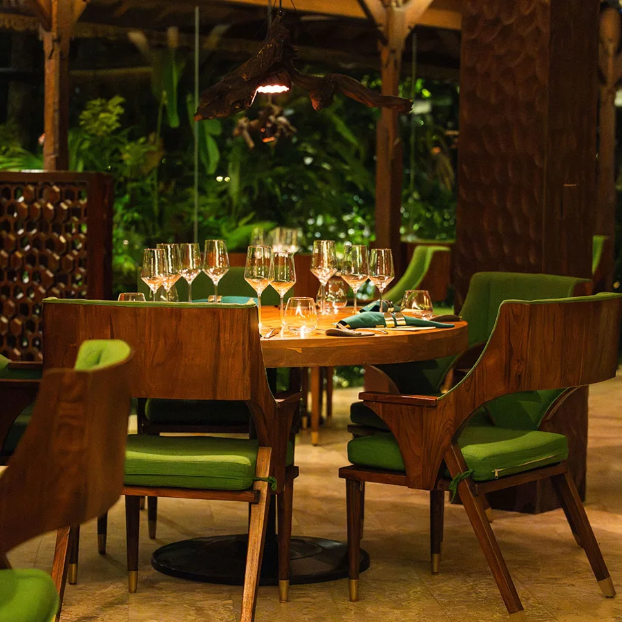 Garden dining tables at Mozaic in Ubud