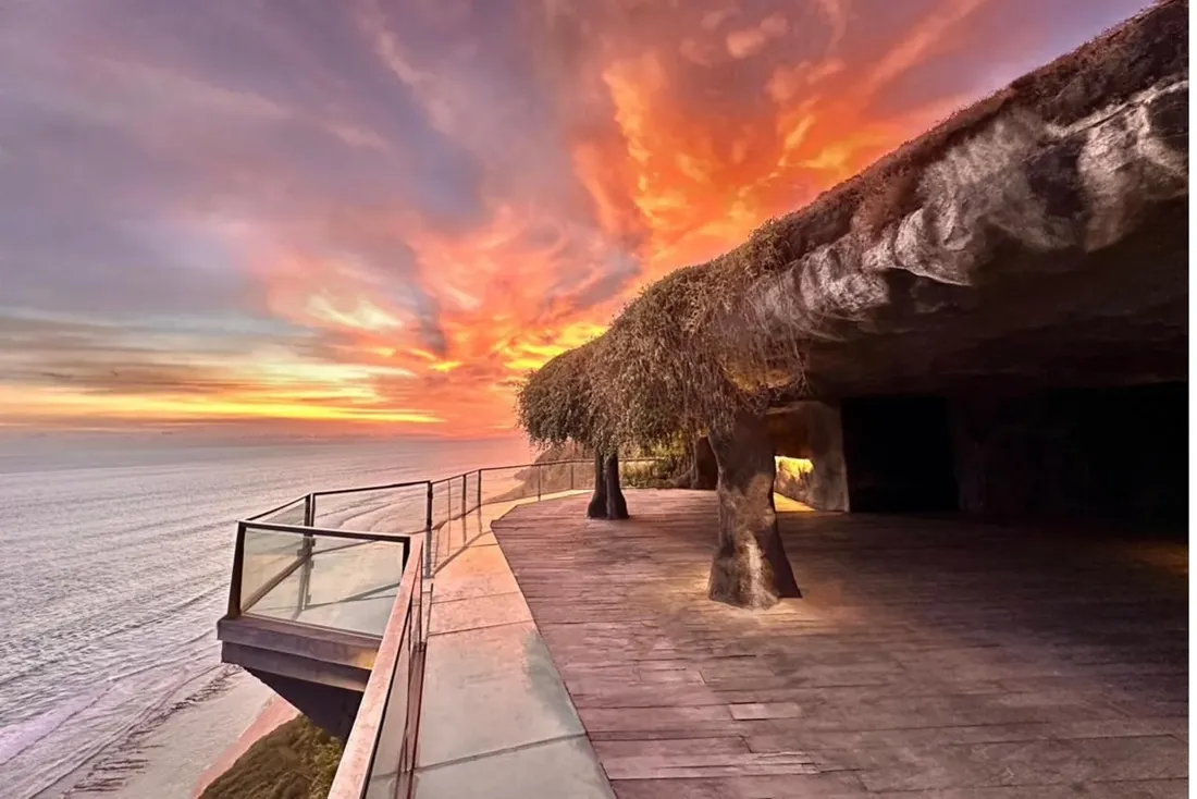 Rockfish Cliffside in Uluwatu / Bukit